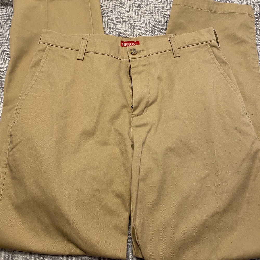 Men’s khaki dress pants